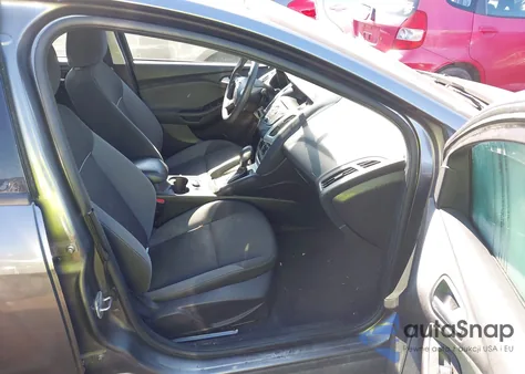 2014 Ford Focus Se z USA, uszkodzony, nr VIN 1FADP3F21EL116262